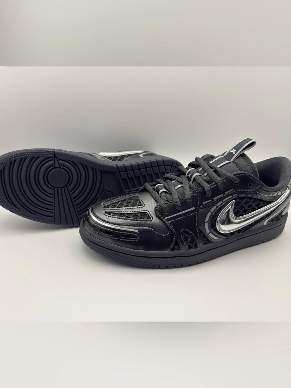 New Nike Air Jordan 1 Low SE Black Metallic Silver 9.5 W or 7 M